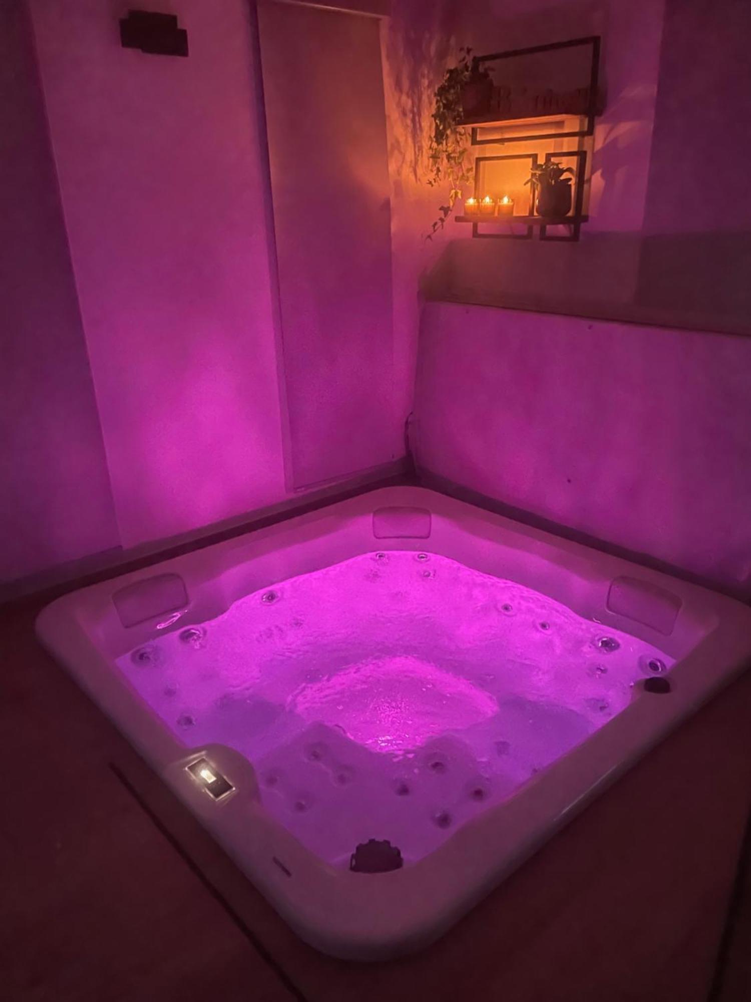 Logement Avec Jacuzzi Joucas Ngoại thất bức ảnh