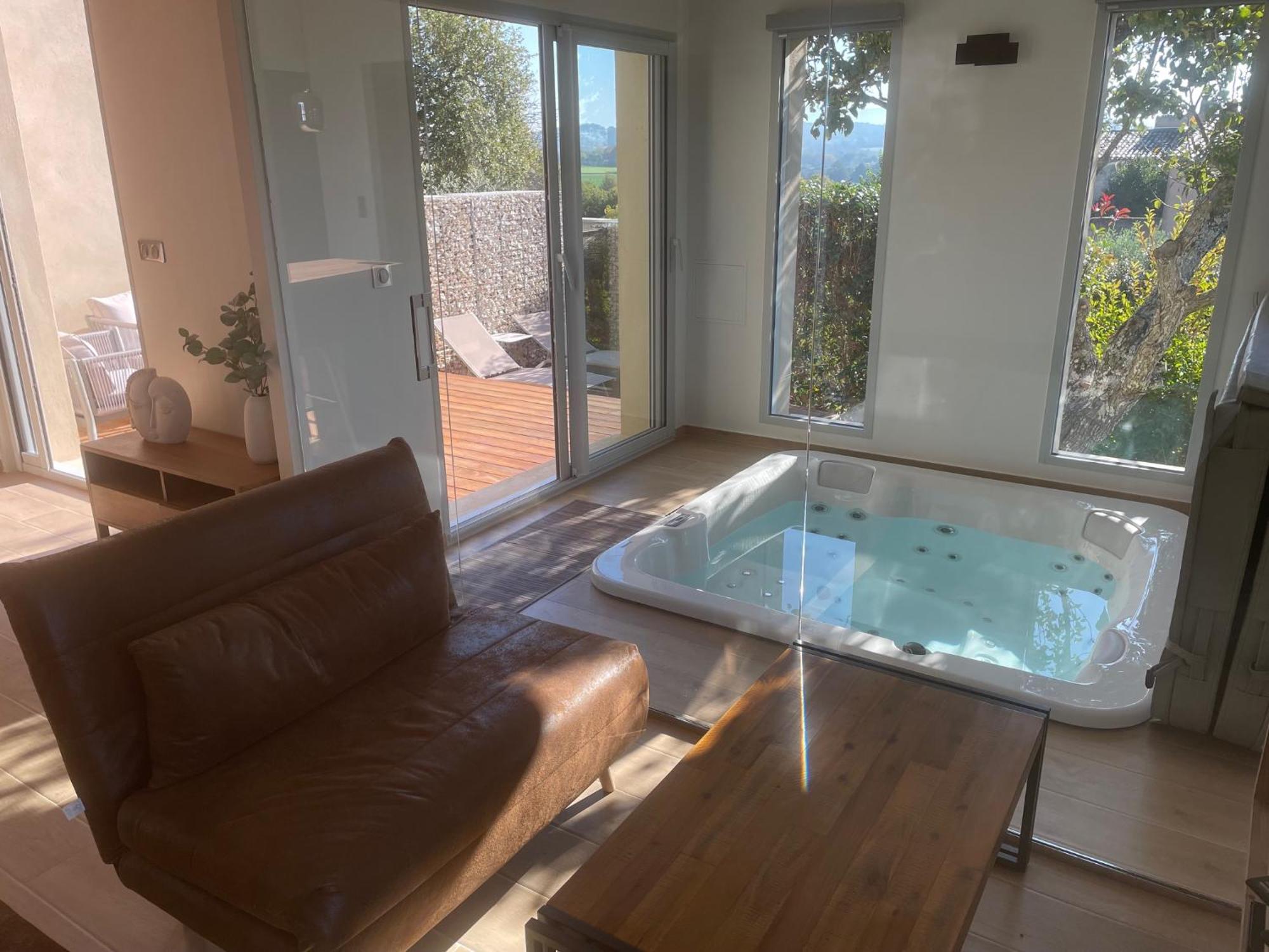 Logement Avec Jacuzzi Joucas Ngoại thất bức ảnh